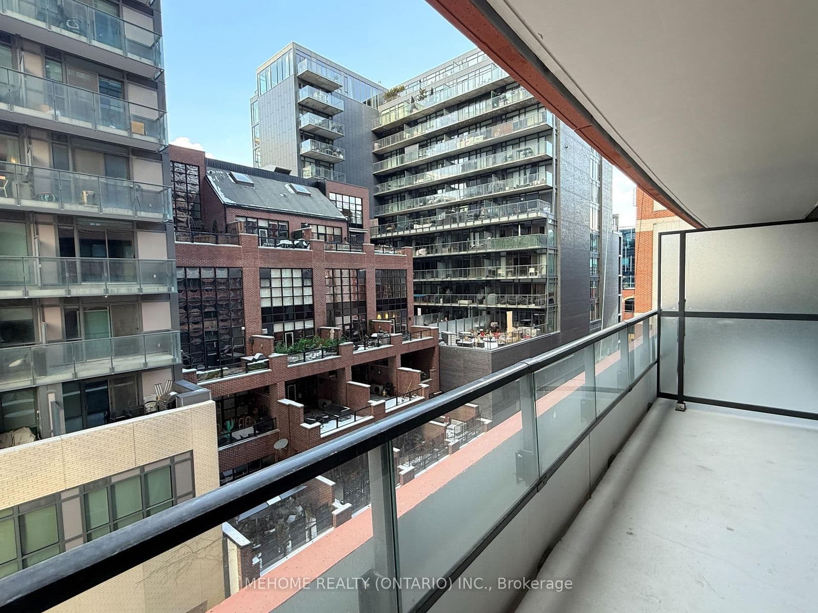 #619 - 180 Front Street E