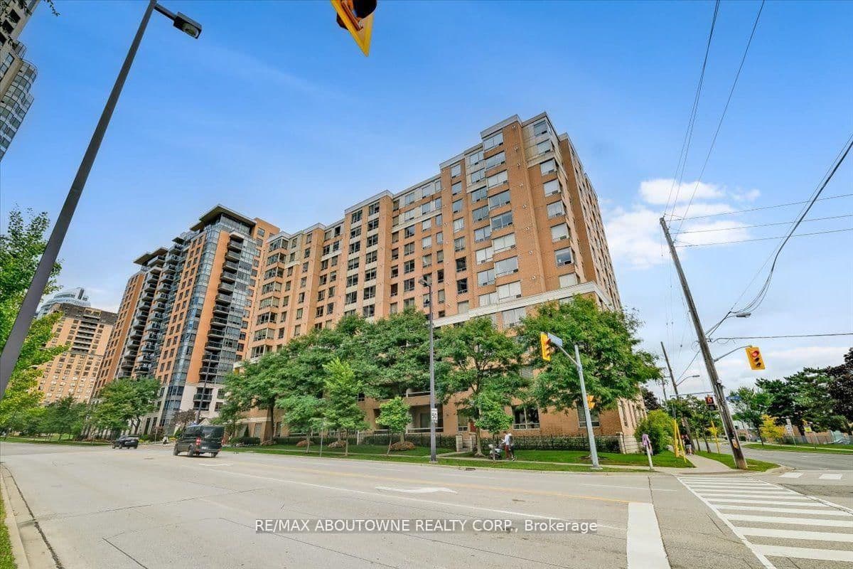 #302 - 88 Grandview Way