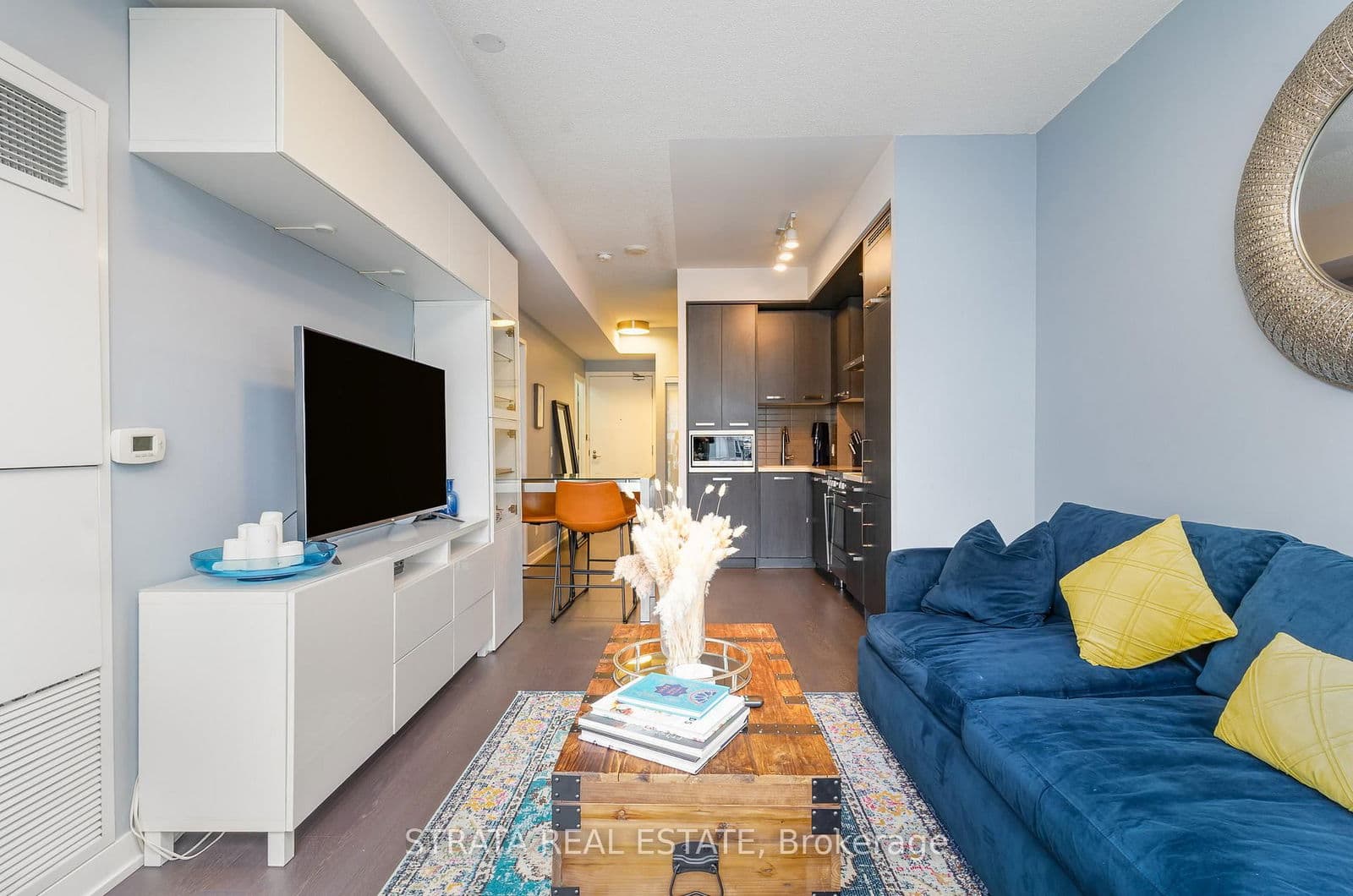 #N806 - 455 Front Street E