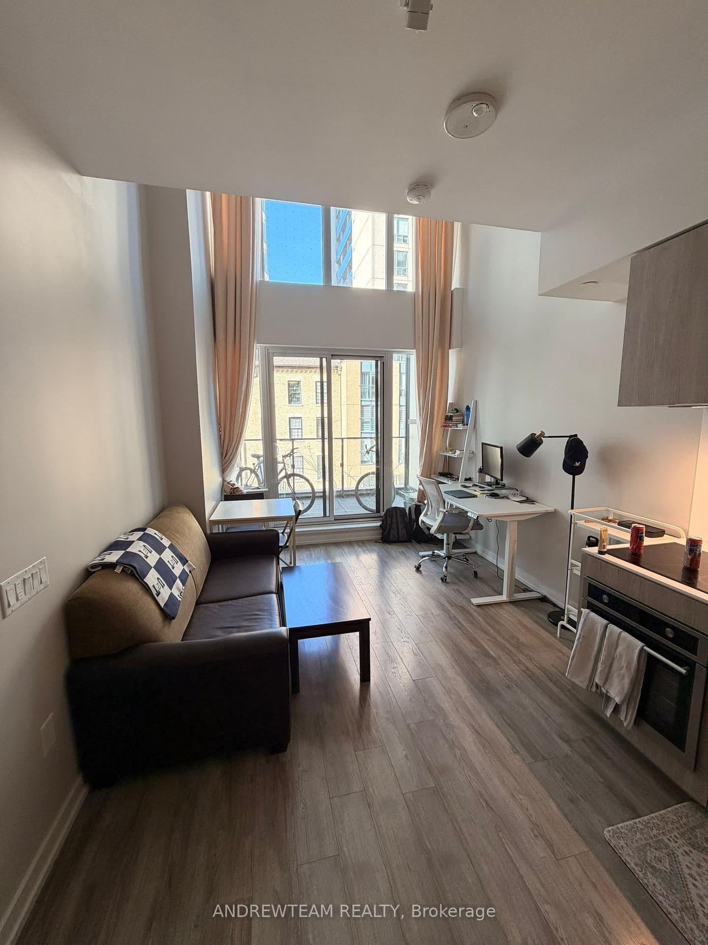 77 Shuter Street, Unit 216