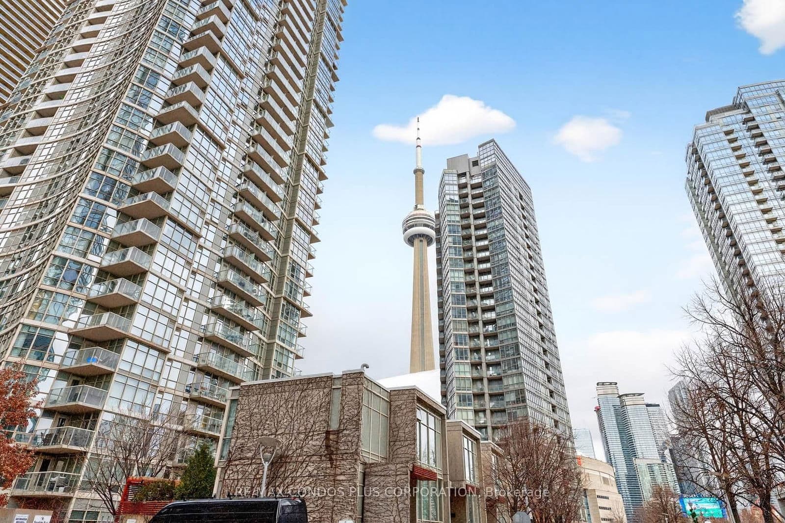 #605 - 35 Mariner Terrace