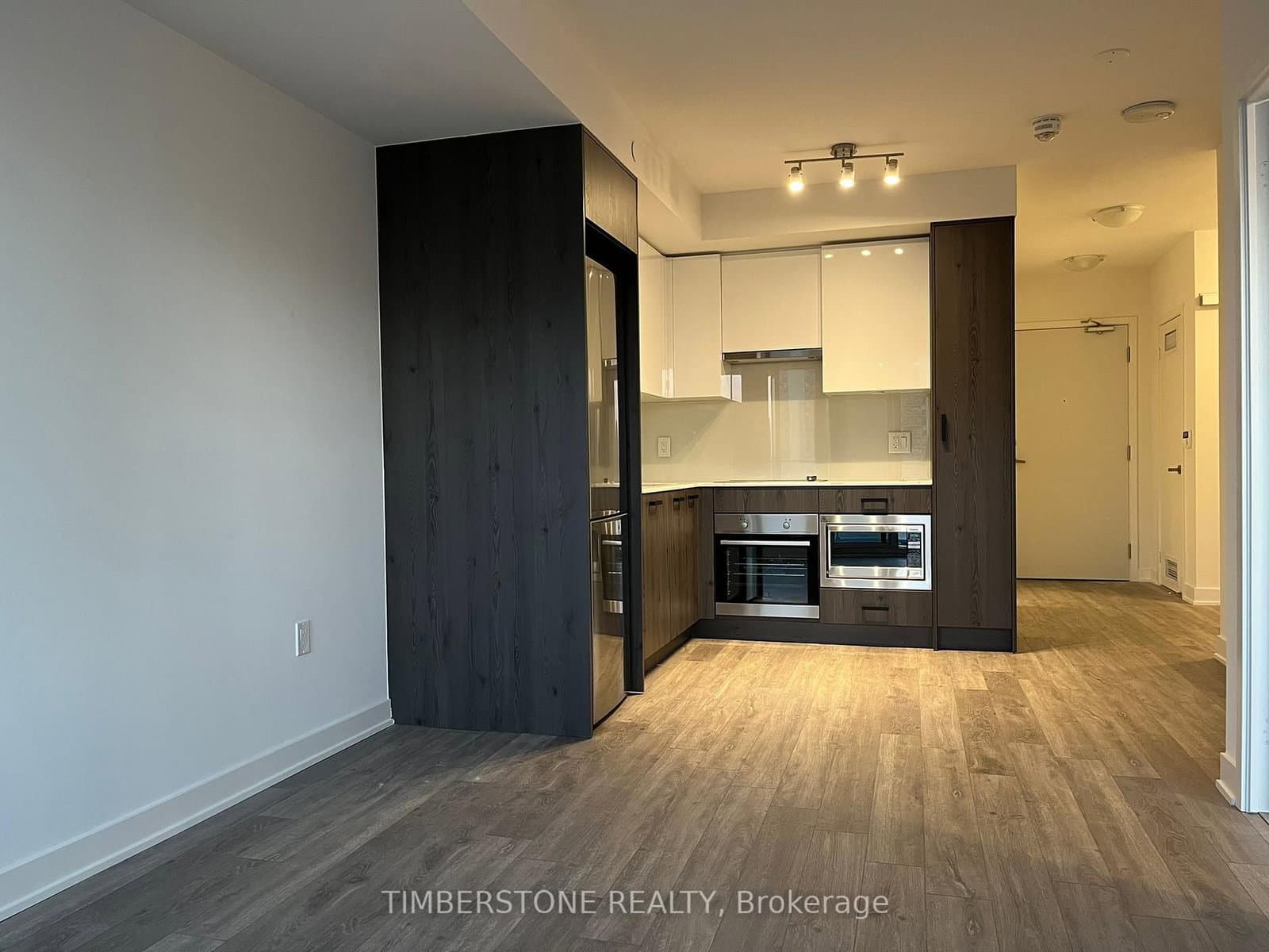 99 Broadway Avenue, Unit 1702