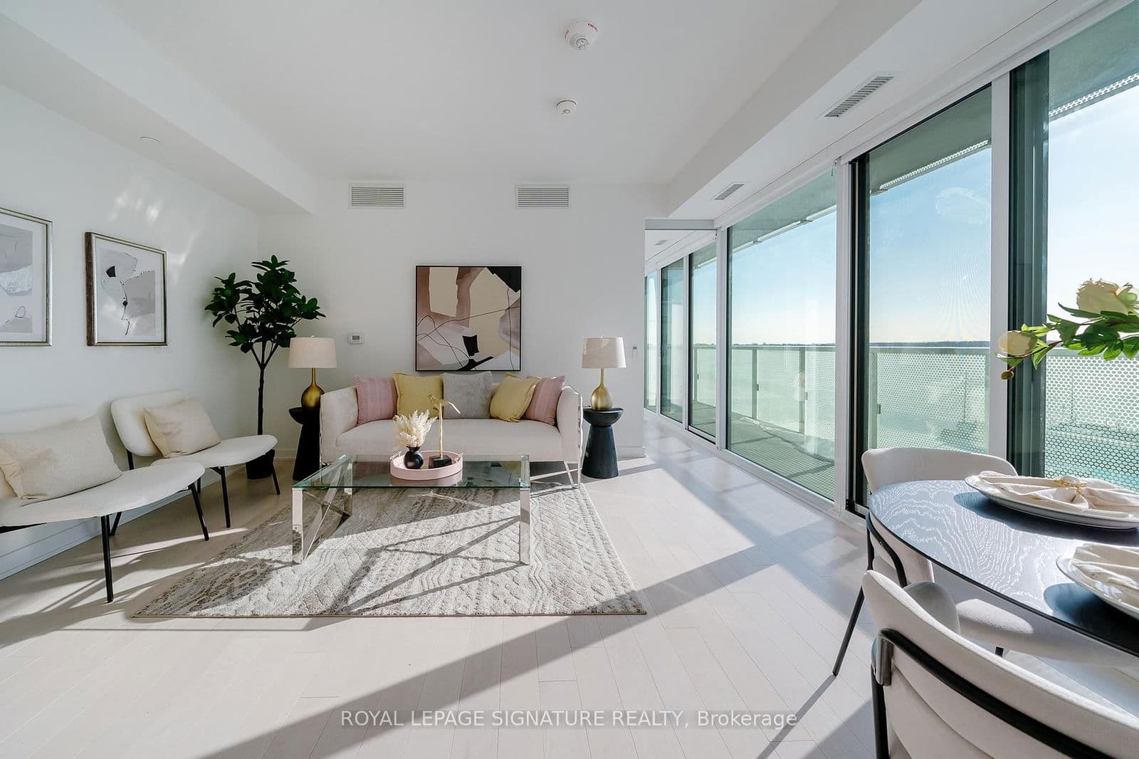 #711 - 15 Queens Quay E