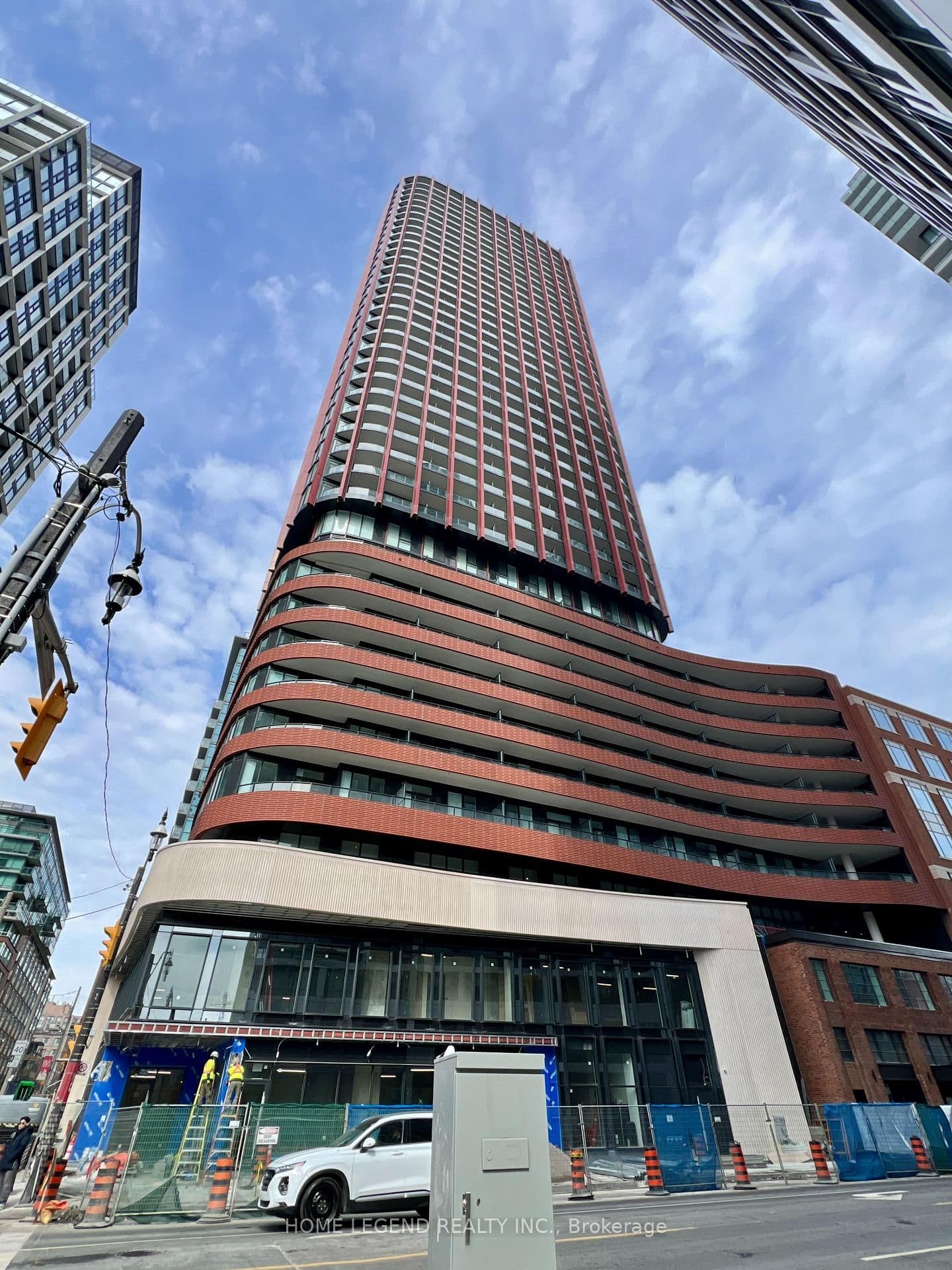 #810 - 180 Front Street E