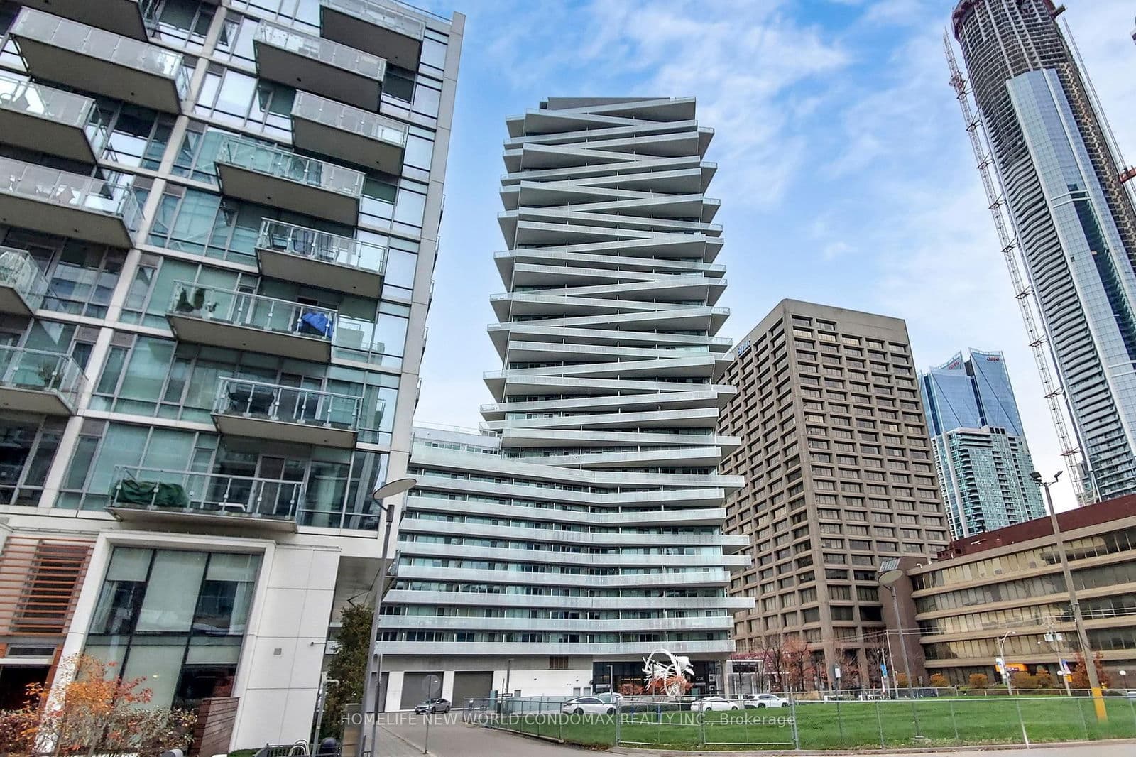 15 Queens Quay E, Unit 1201