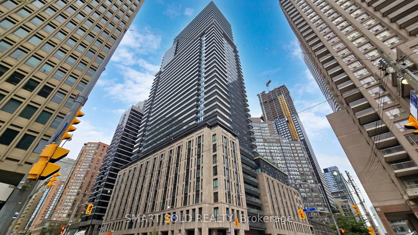 #819 - 955 Bay Street