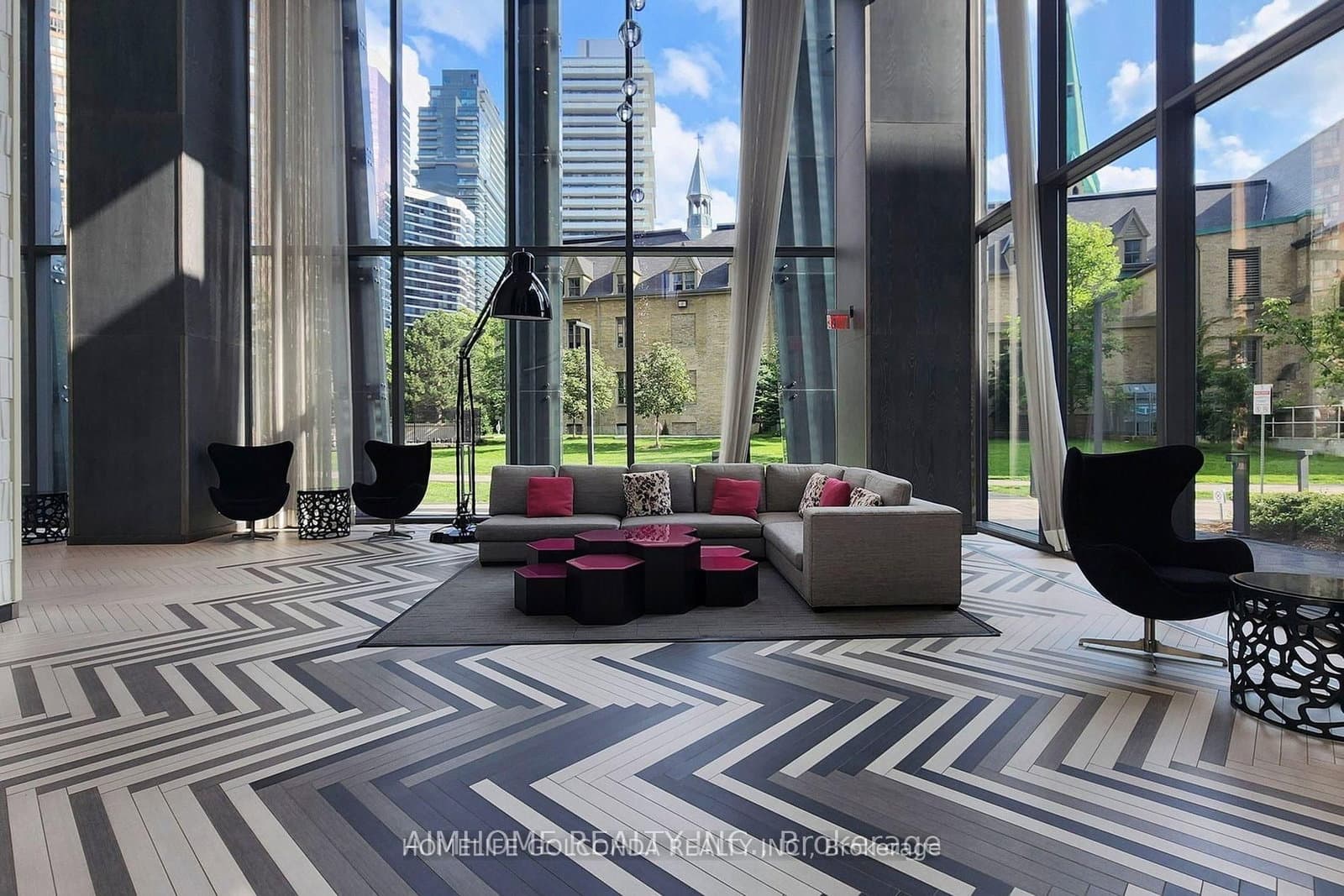 #4809 - 1080 Bay Street