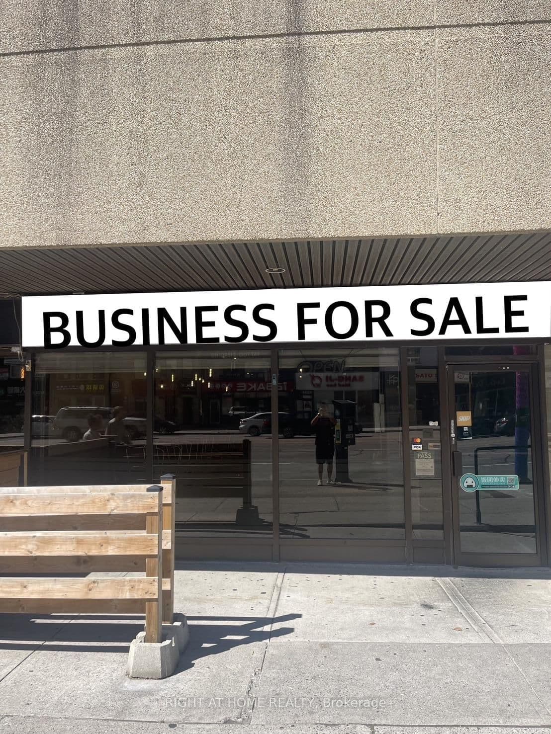 #102 - 5460 Yonge Street