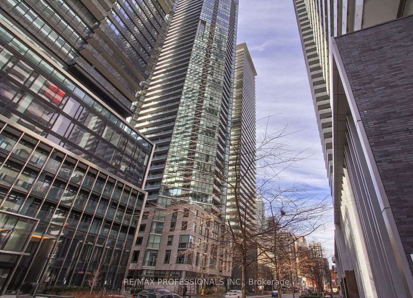 #710 - 33 Charles Street E