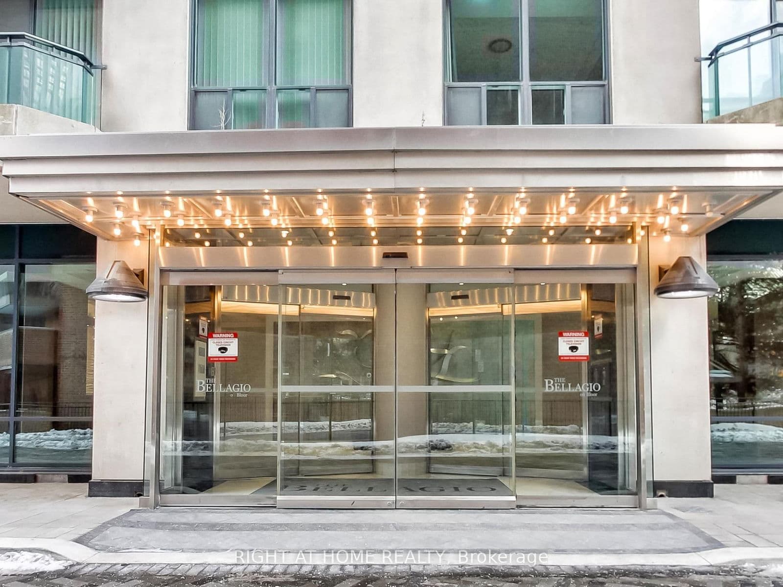 #711 - 300 Bloor Street E