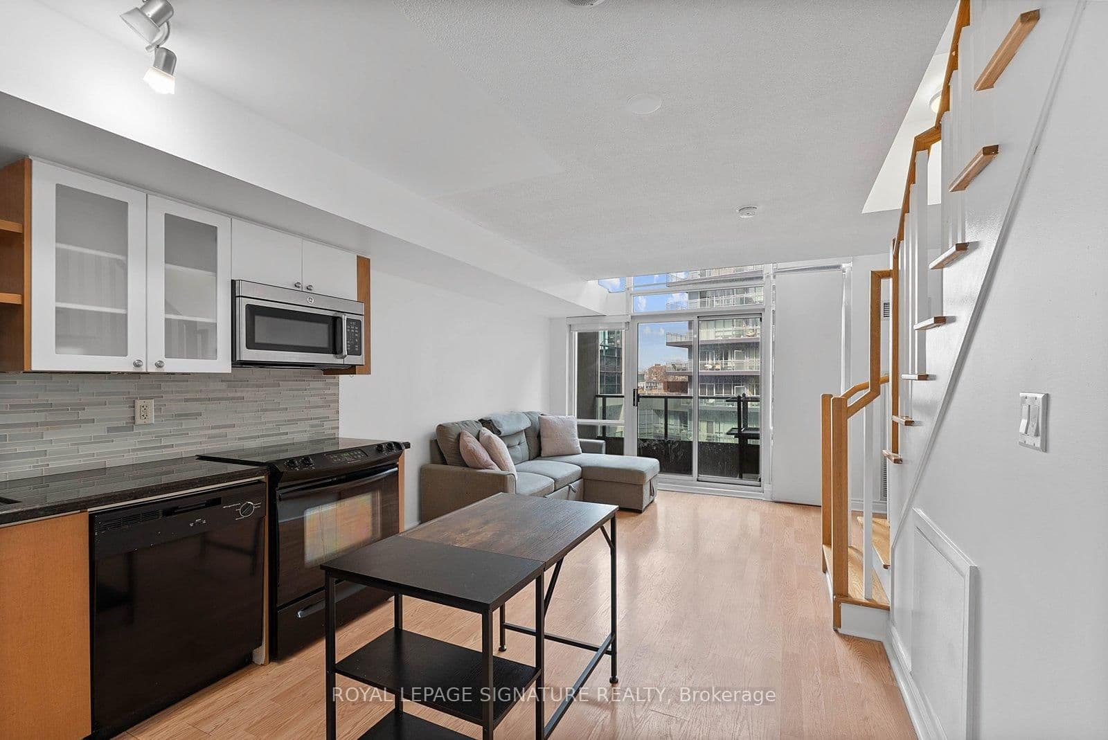 #831 - 600 Fleet Street