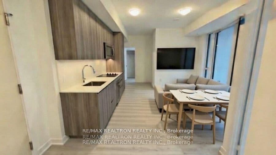 15 Richardson Street, Unit 818