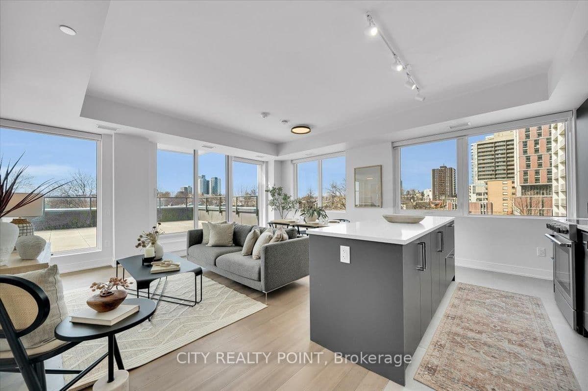 #503 - 664 Spadina Avenue