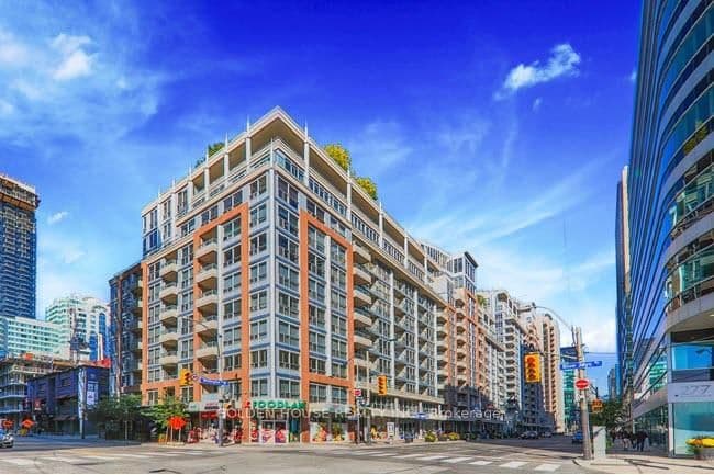 #618 - 270 Wellington Street W