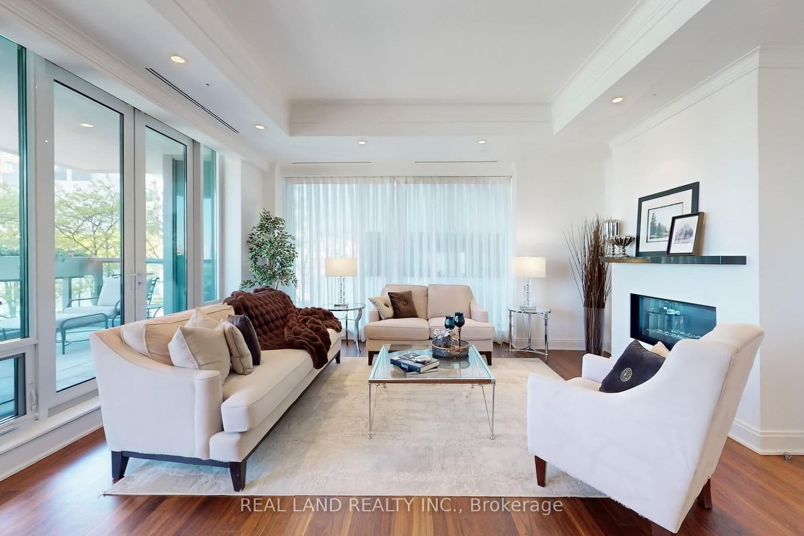 #1001 - 206 Bloor Street W