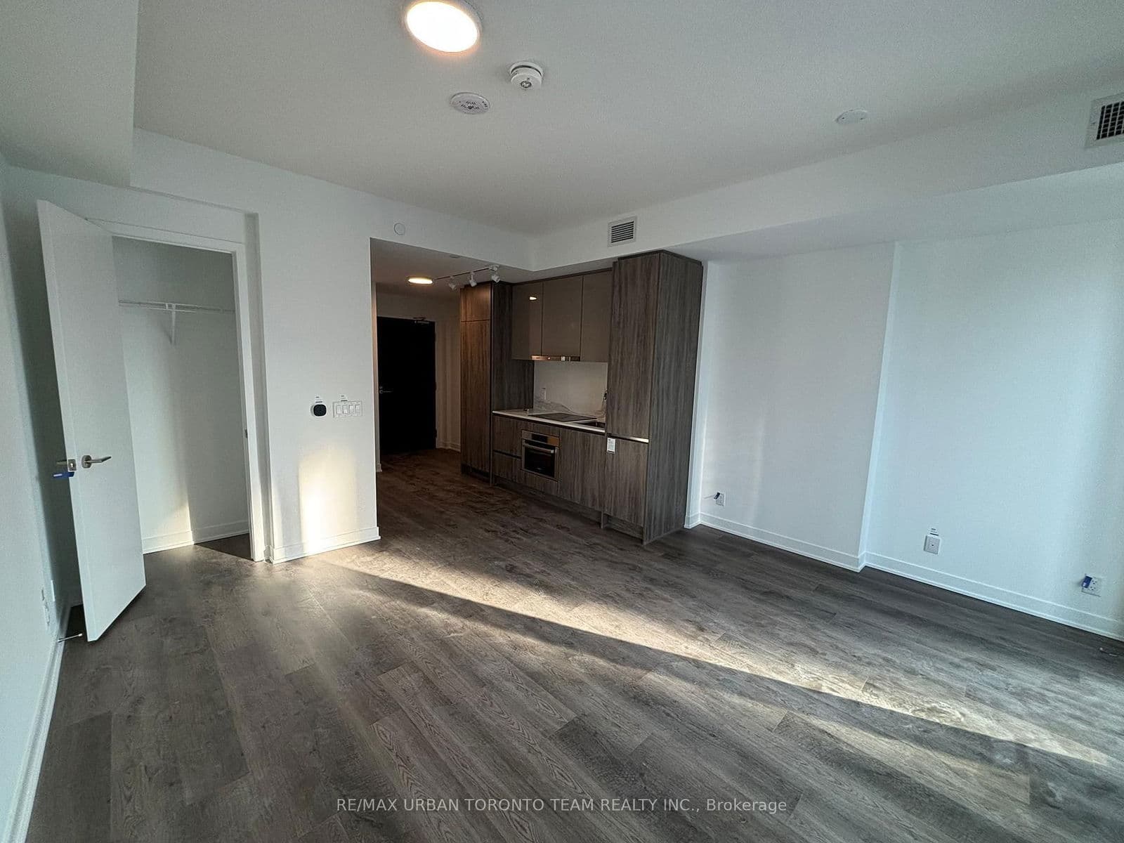 #2211 - 180 Front Street E