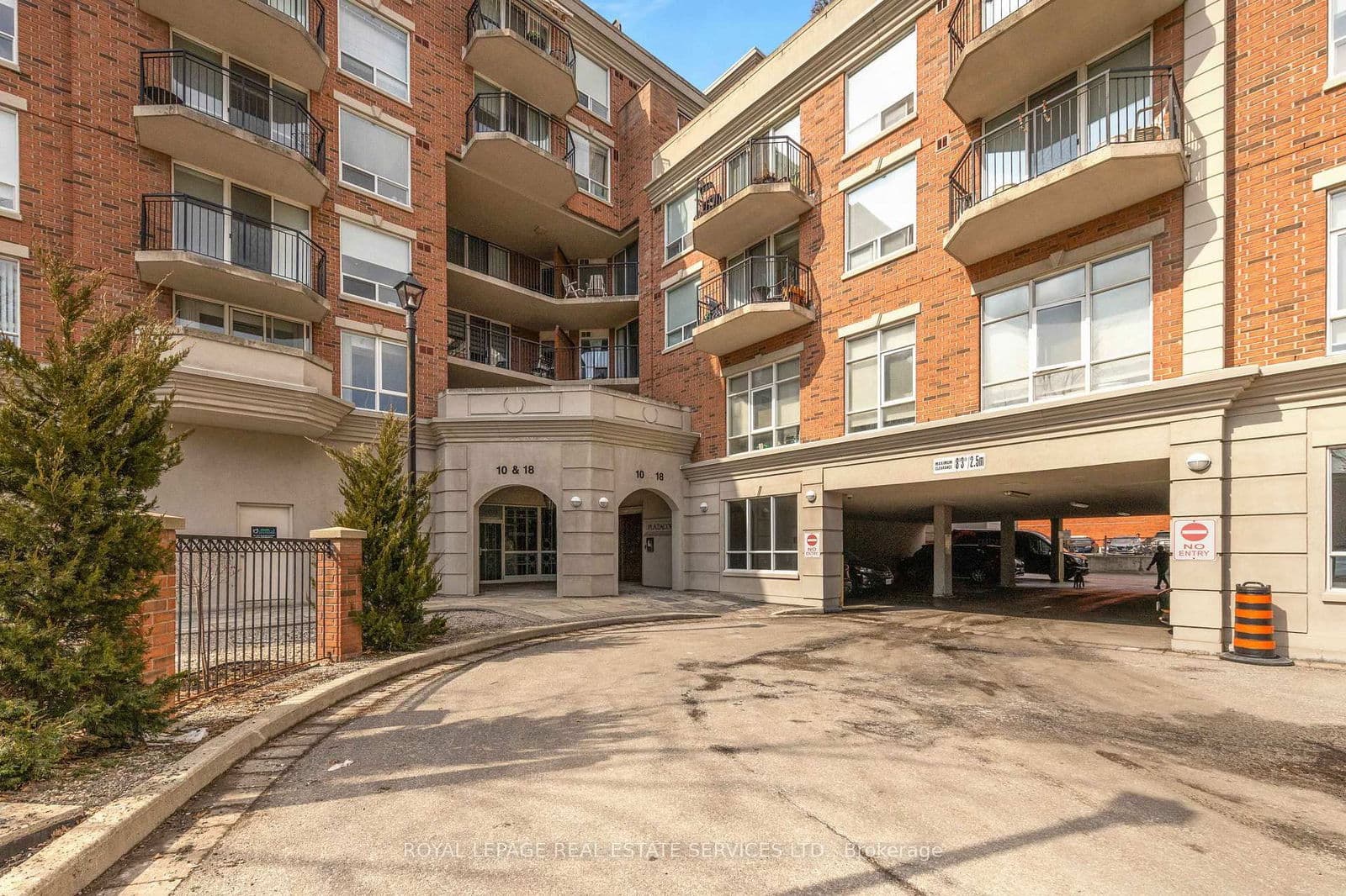 18 Wanless Avenue, Unit 606
