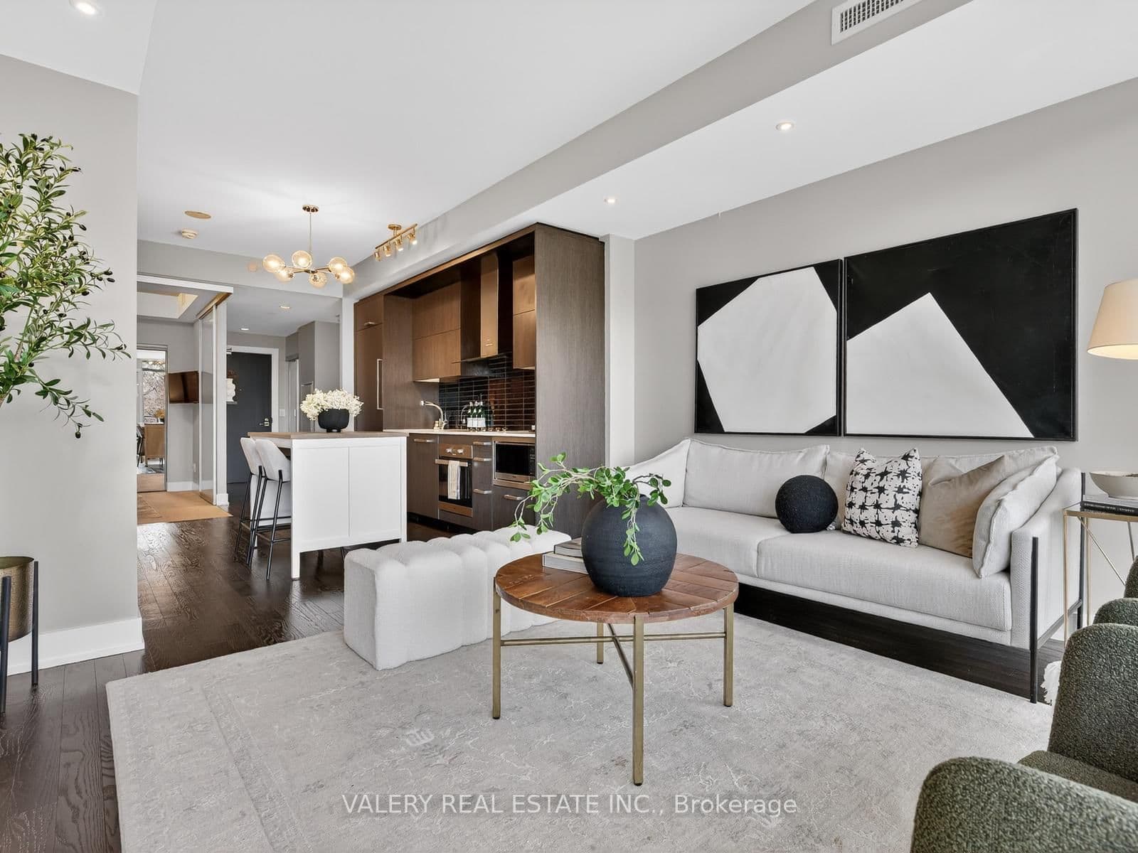 #311 - 3018 Yonge Street