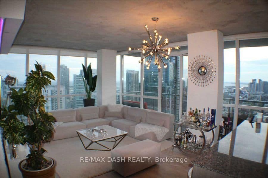 88 Blue Jays Way, Unit 2908