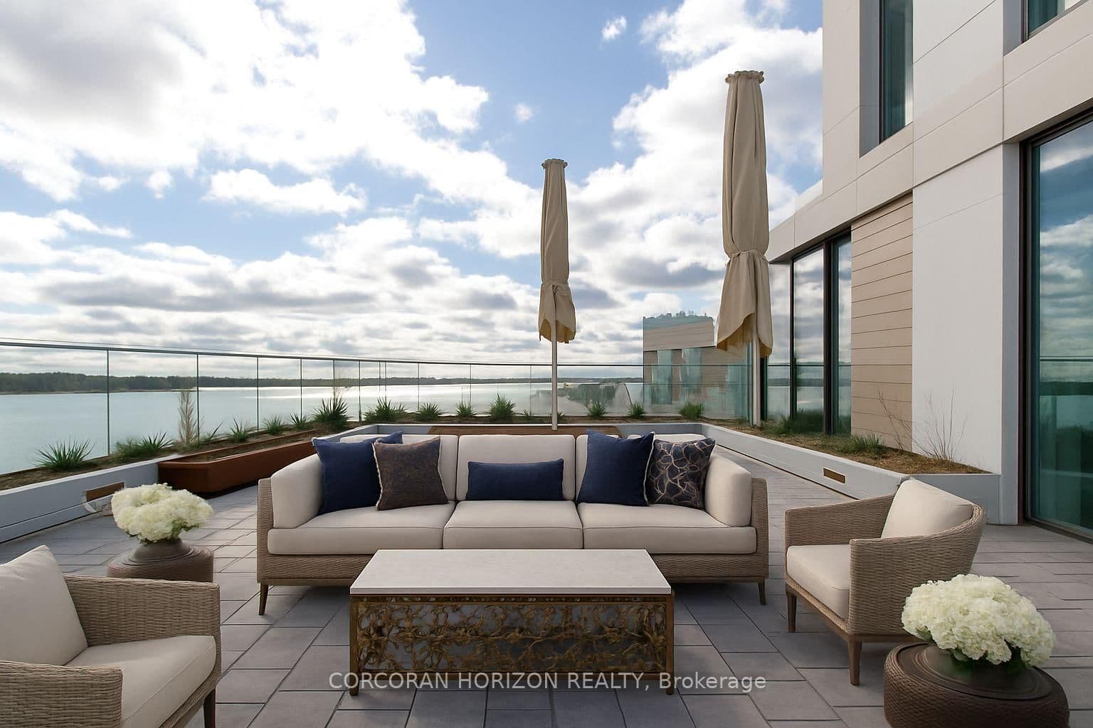 #912 - 118 Merchants' Wharf