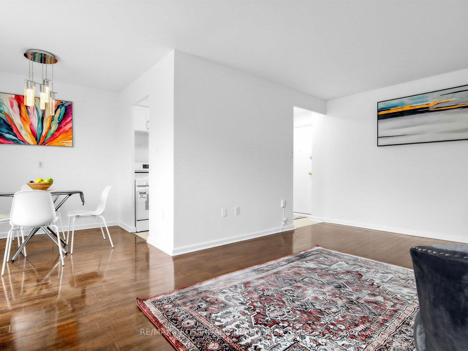 #407 - 8 Kingsbridge Court