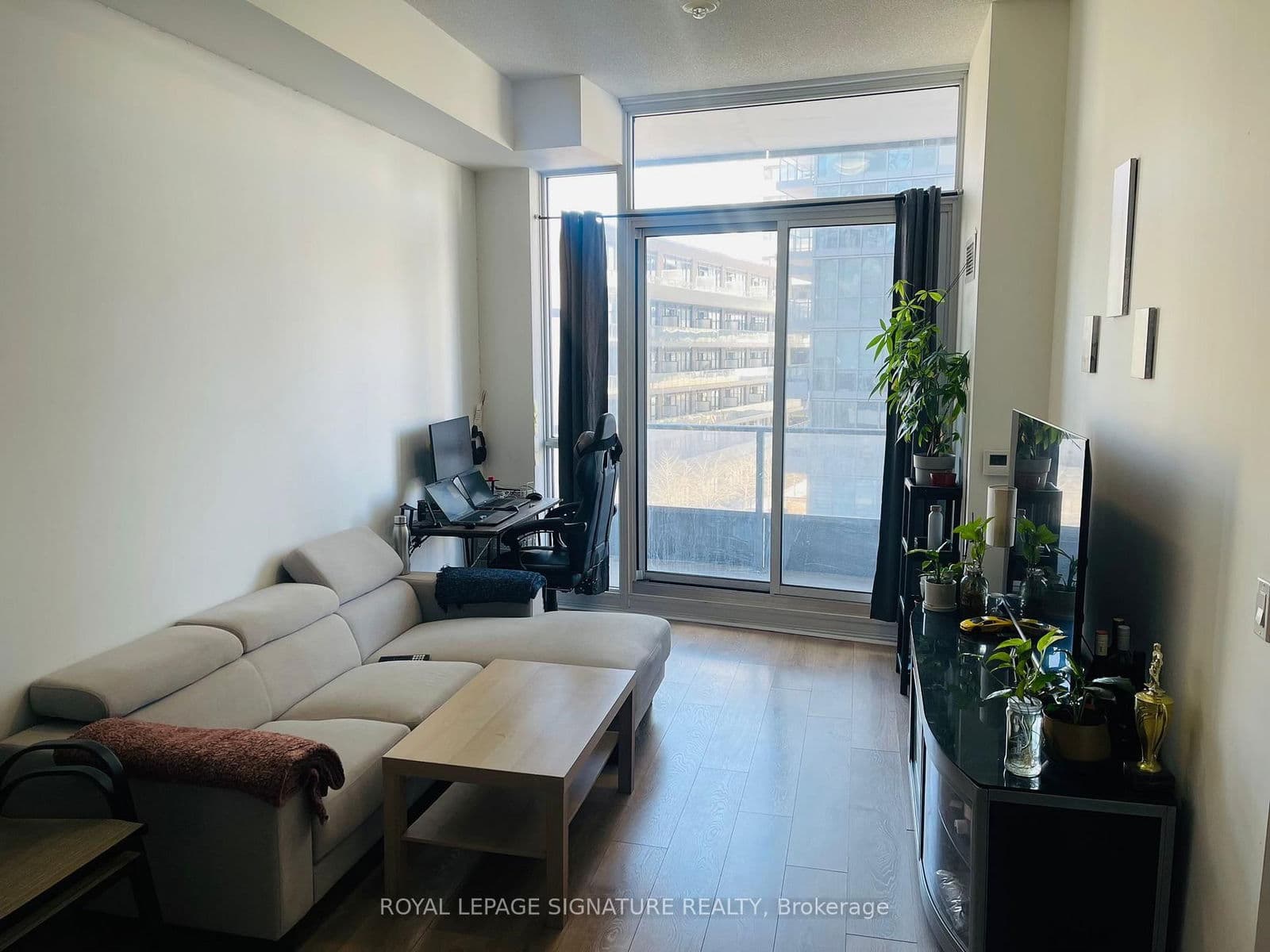 #301 - 38 Forest Manor Road