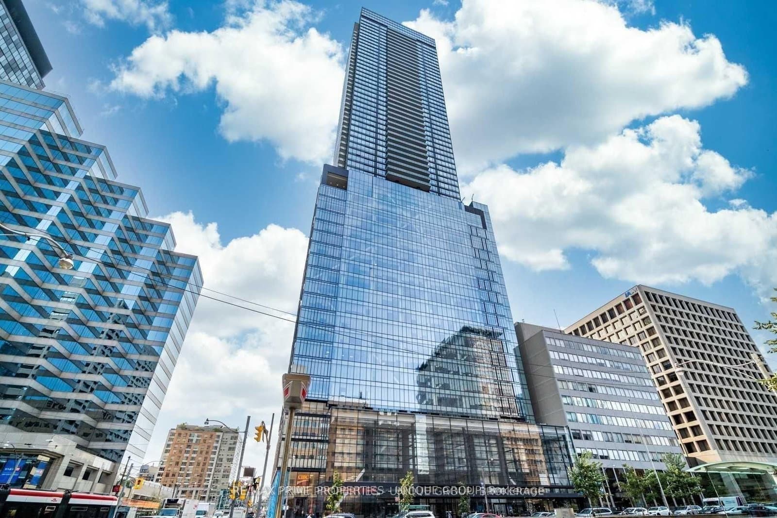488 University Avenue, Unit 2916