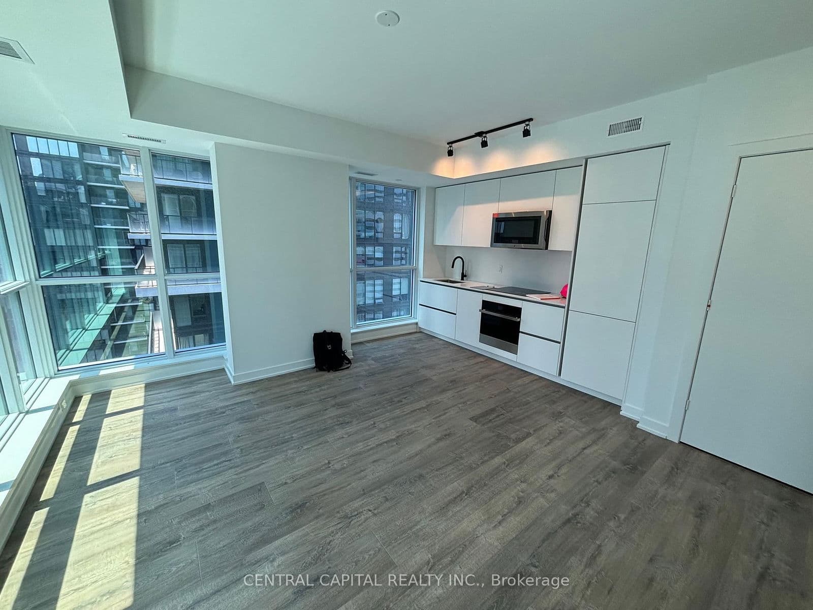 #3003 - 327 King Street W