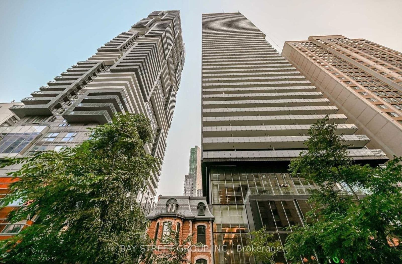 #410 - 15 Grenville Street