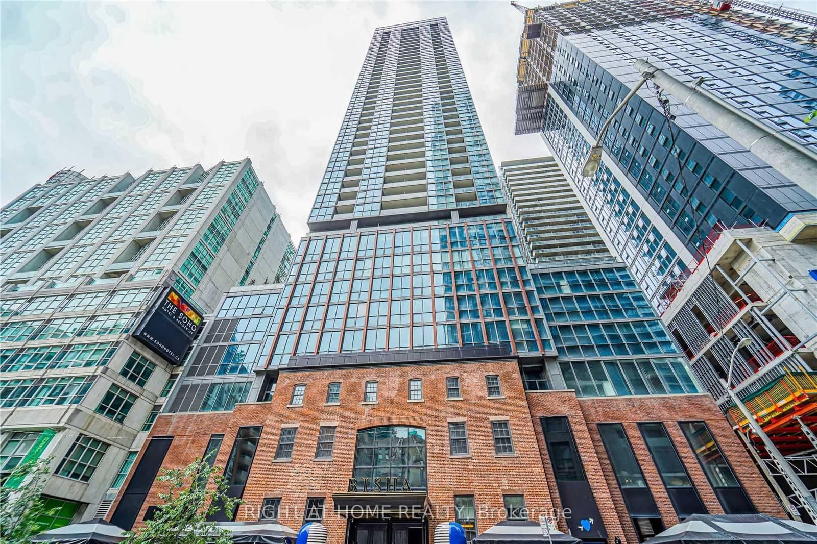 88 Blue Jays Way, Unit 3309