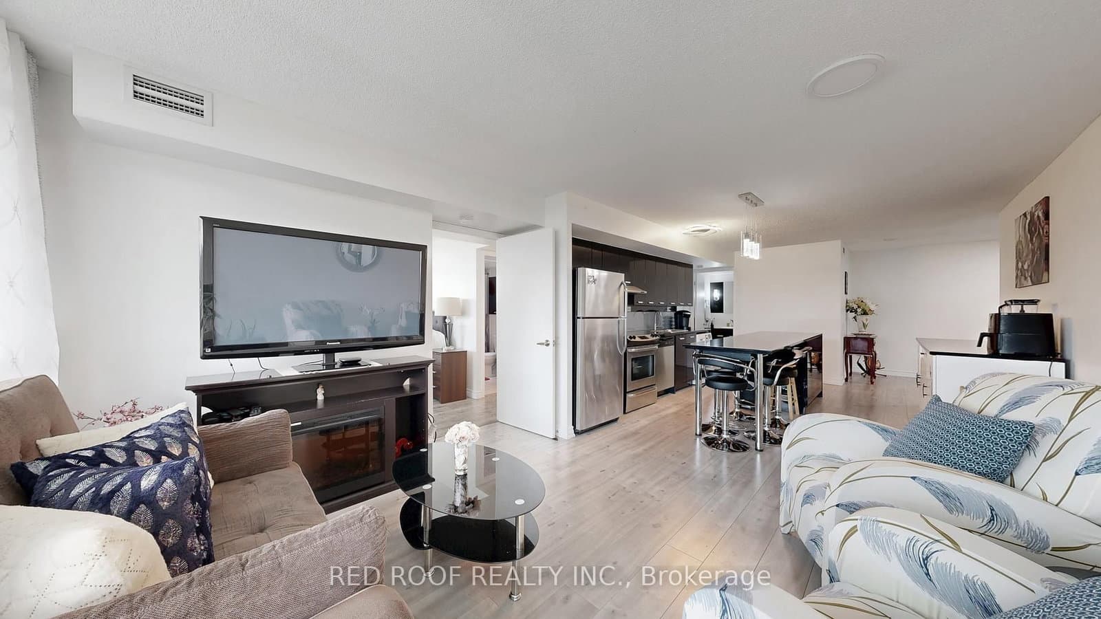 #711 - 33 Singer Court