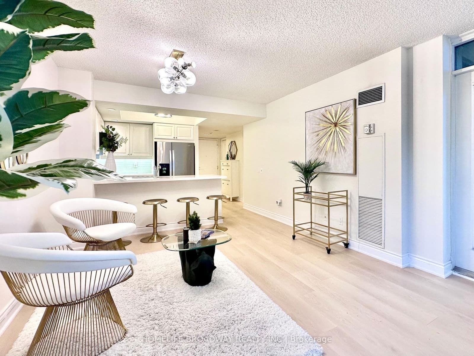 #521 - 15 Northtown Way