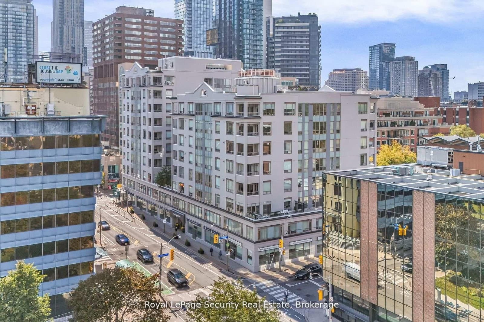 #403 - 980 Yonge Street