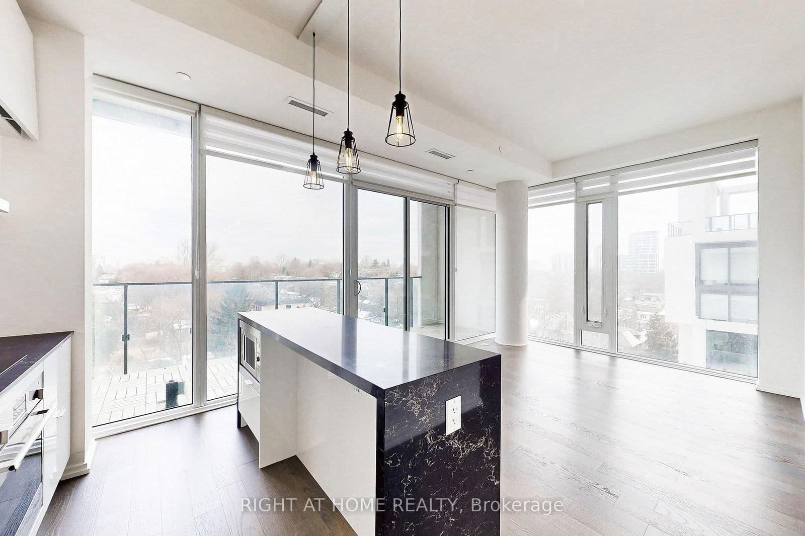 #905 - 5 Soudan Avenue