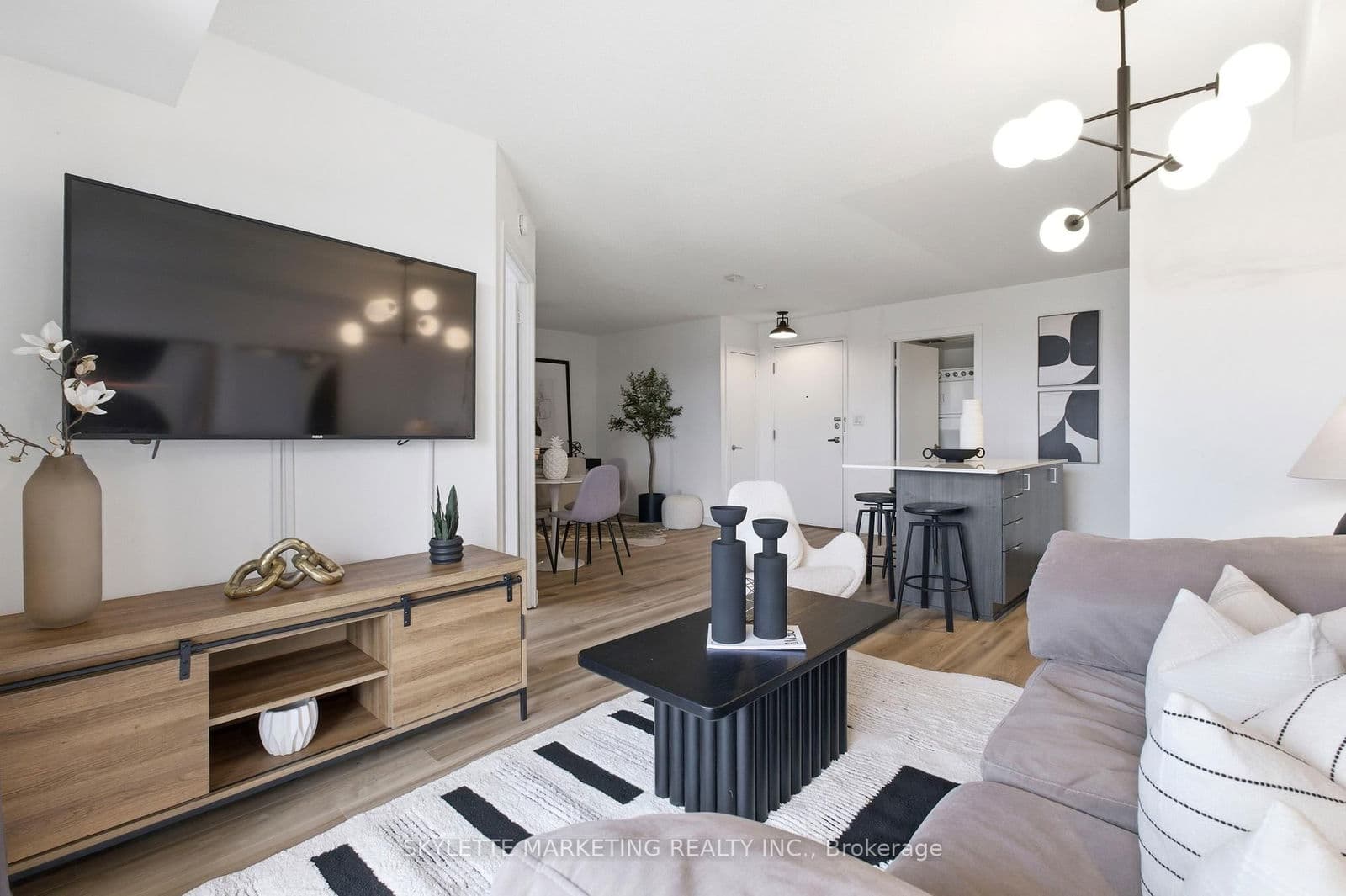 #701 - 801 Sheppard Avenue W