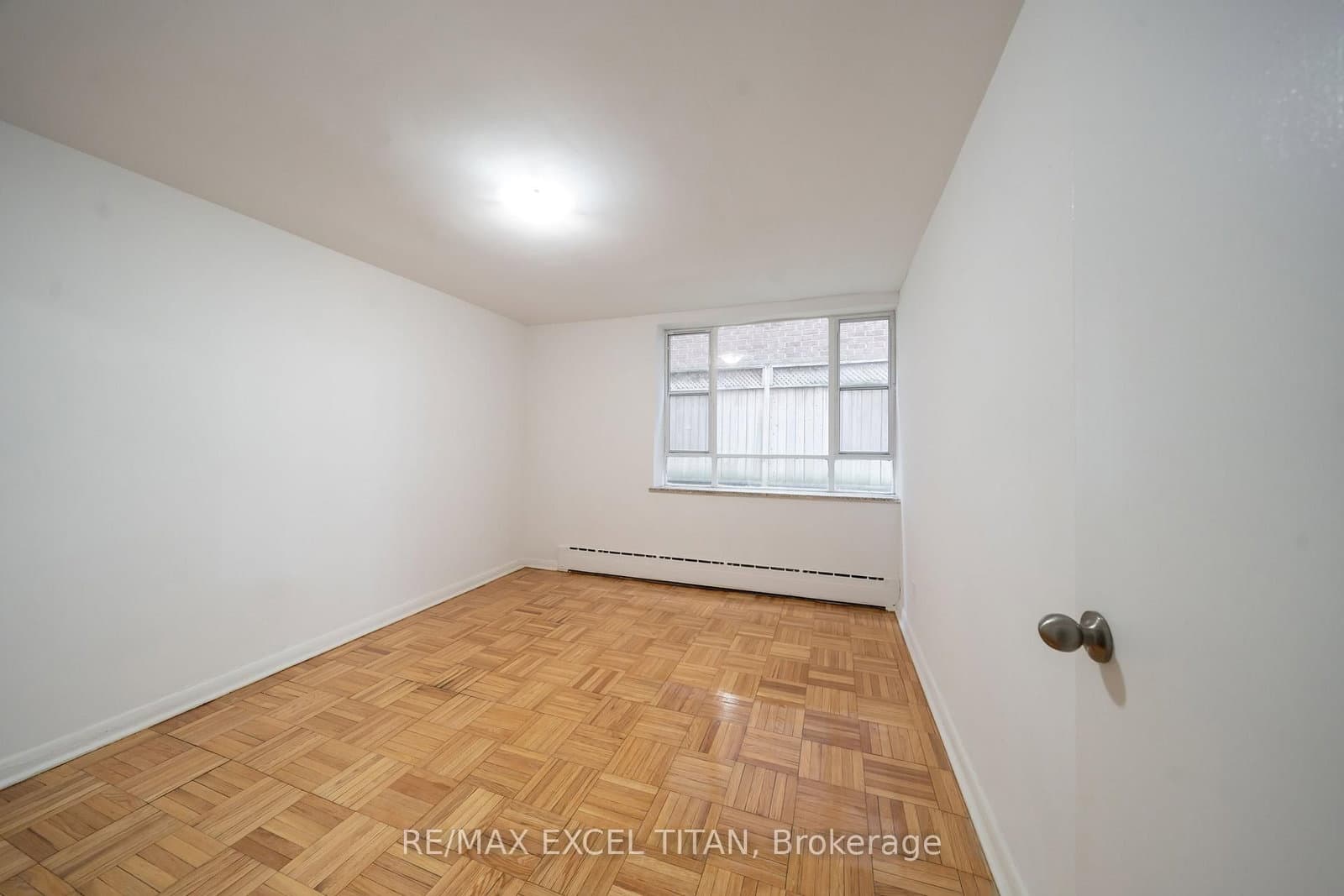 77 Erskine Avenue, Unit 209