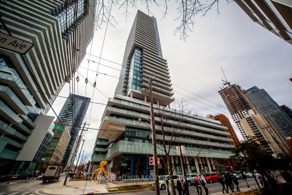 #4004 - 161 Roehampton Avenue