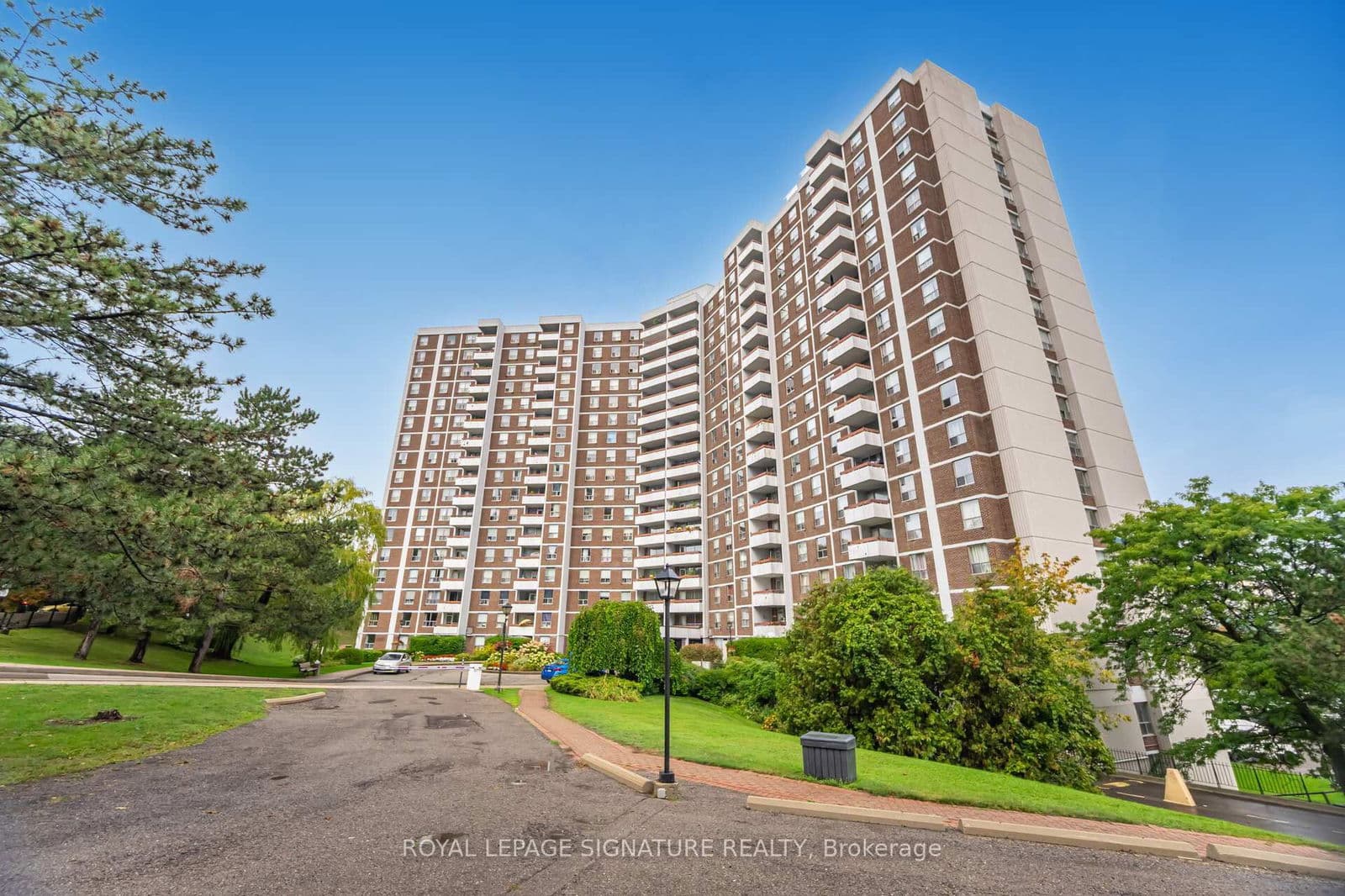 #303 - 10 Edgecliff Golfway