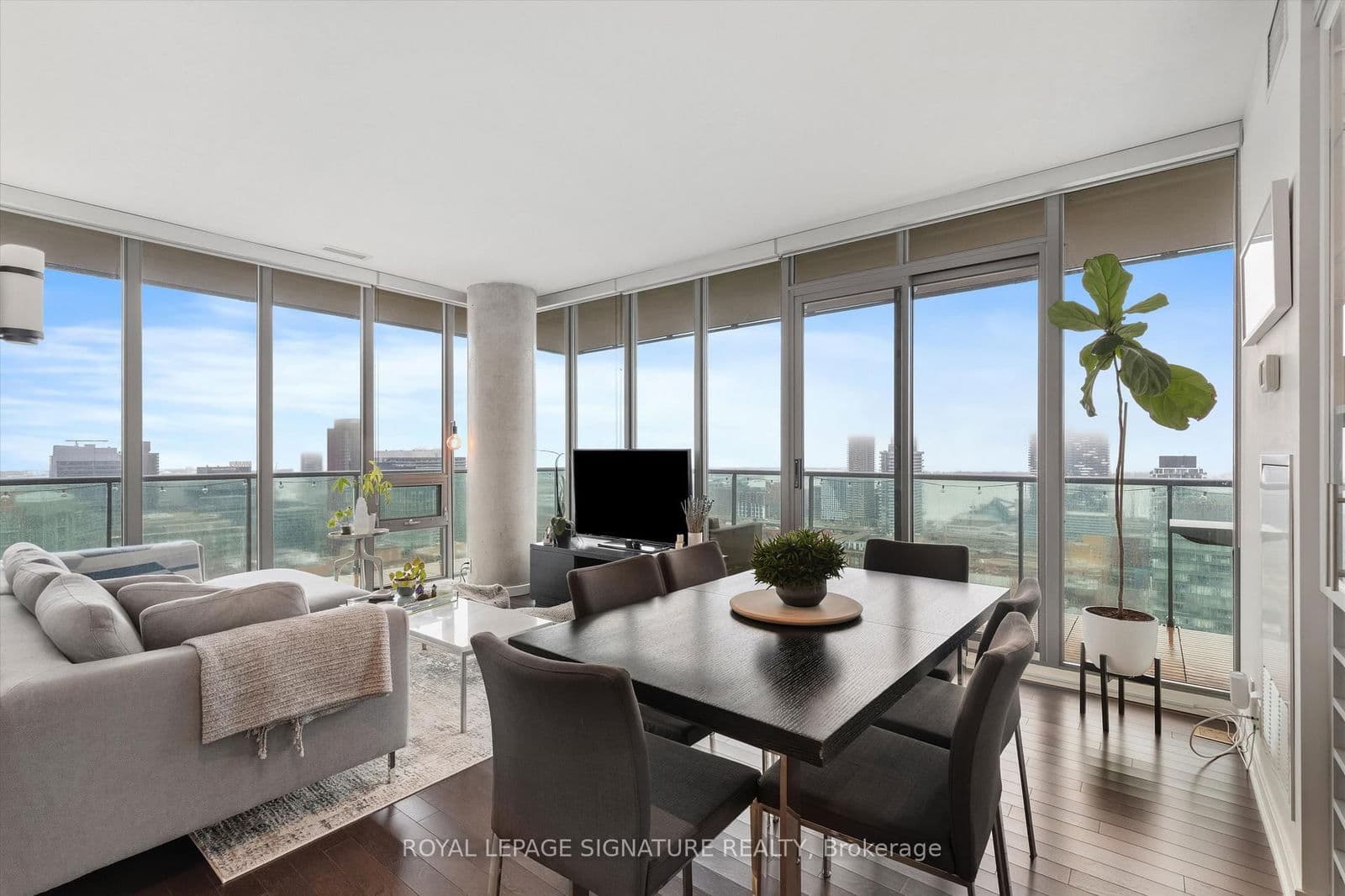 33 Lombard Street, Unit 3205