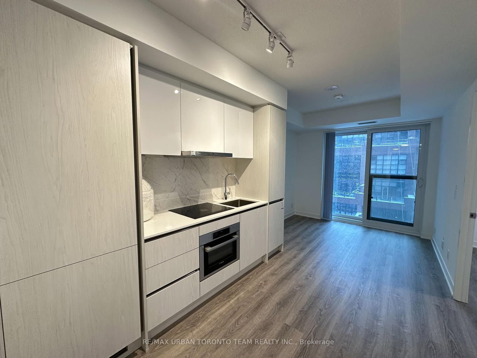 #605 - 180 Front Street E