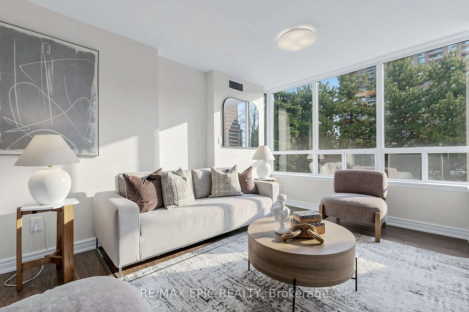 #216 - 7 Bishop Avenue