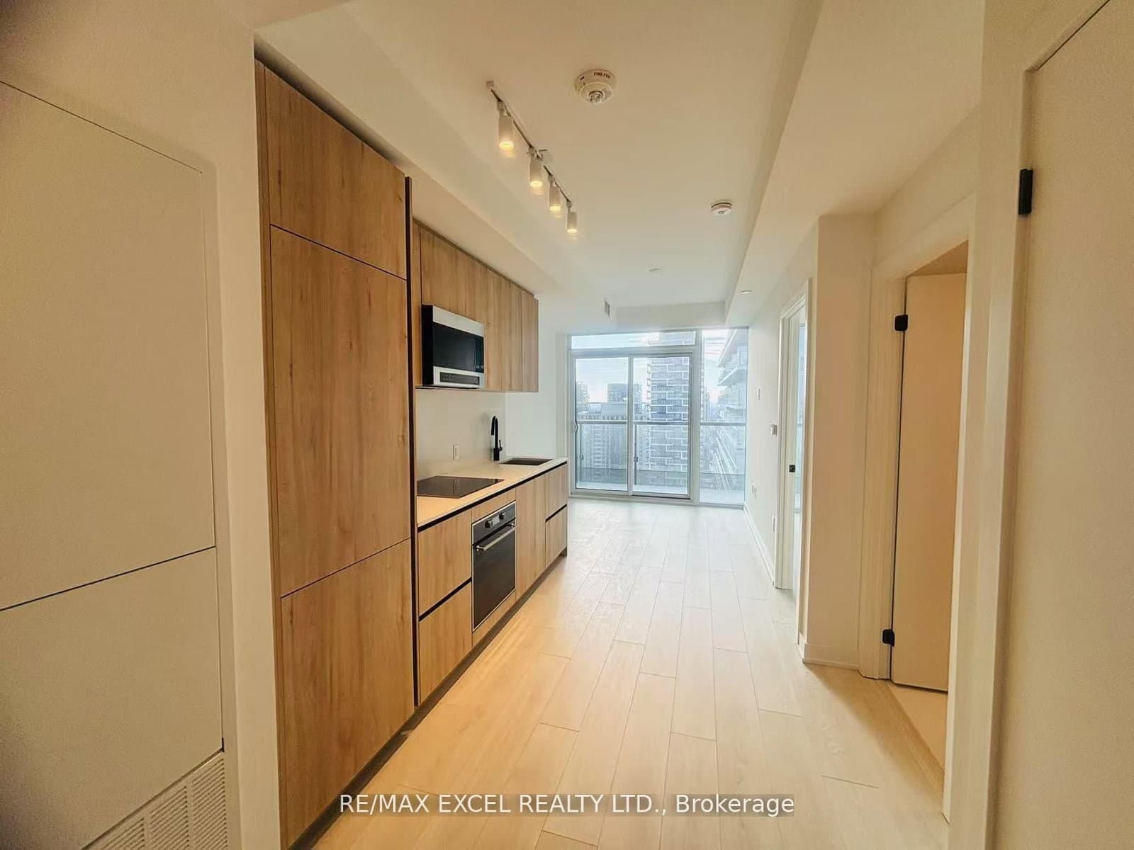 127 Broadway Avenue, Unit 3404