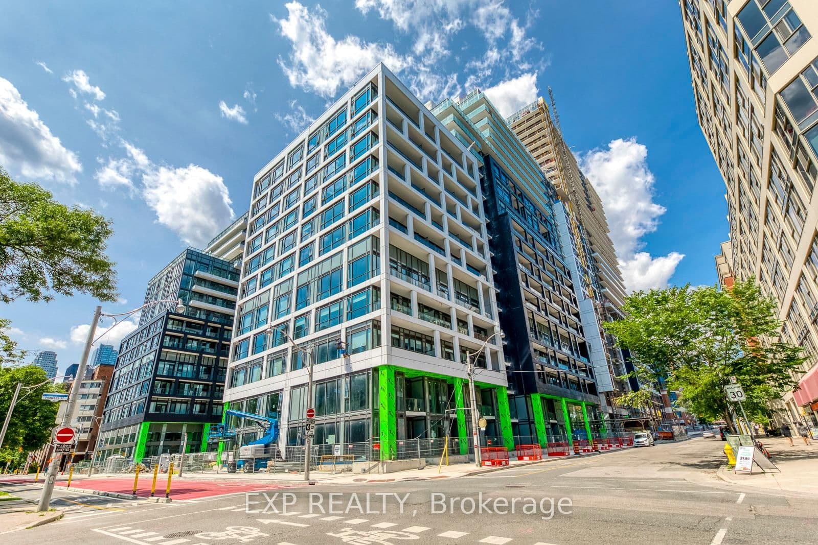 60 Princess Street, Unit 824 SE