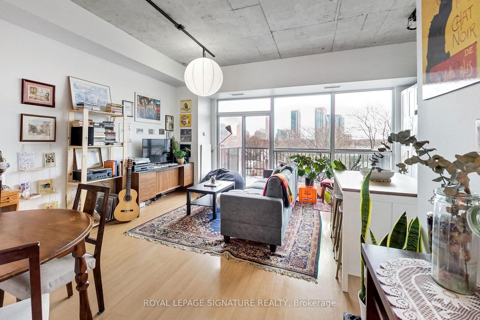 #409 - 833 King Street W