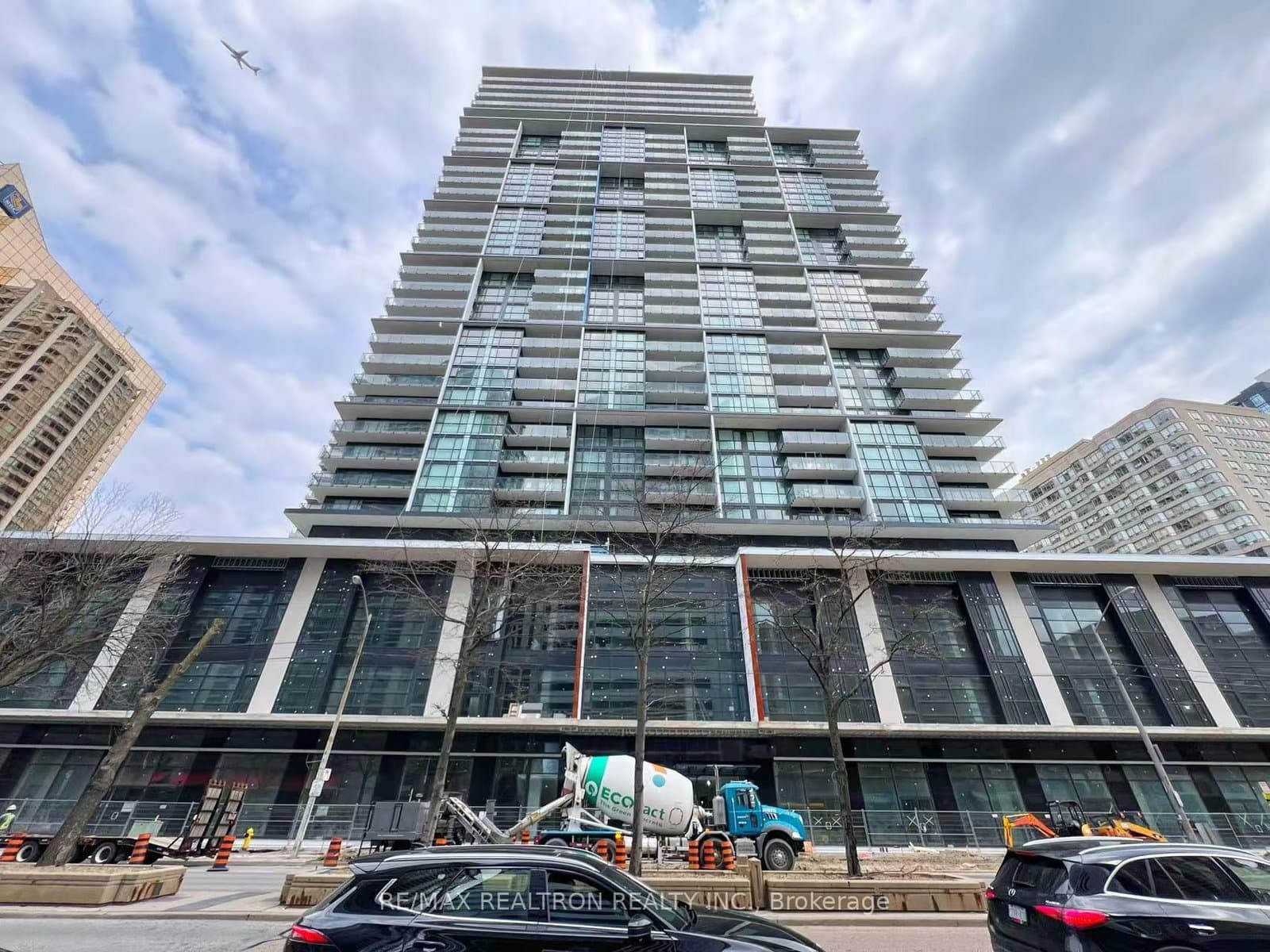 4955 Yonge Street, Unit 815