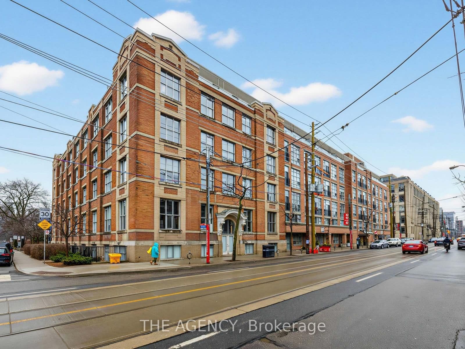 #214 - 955 Queen Street W
