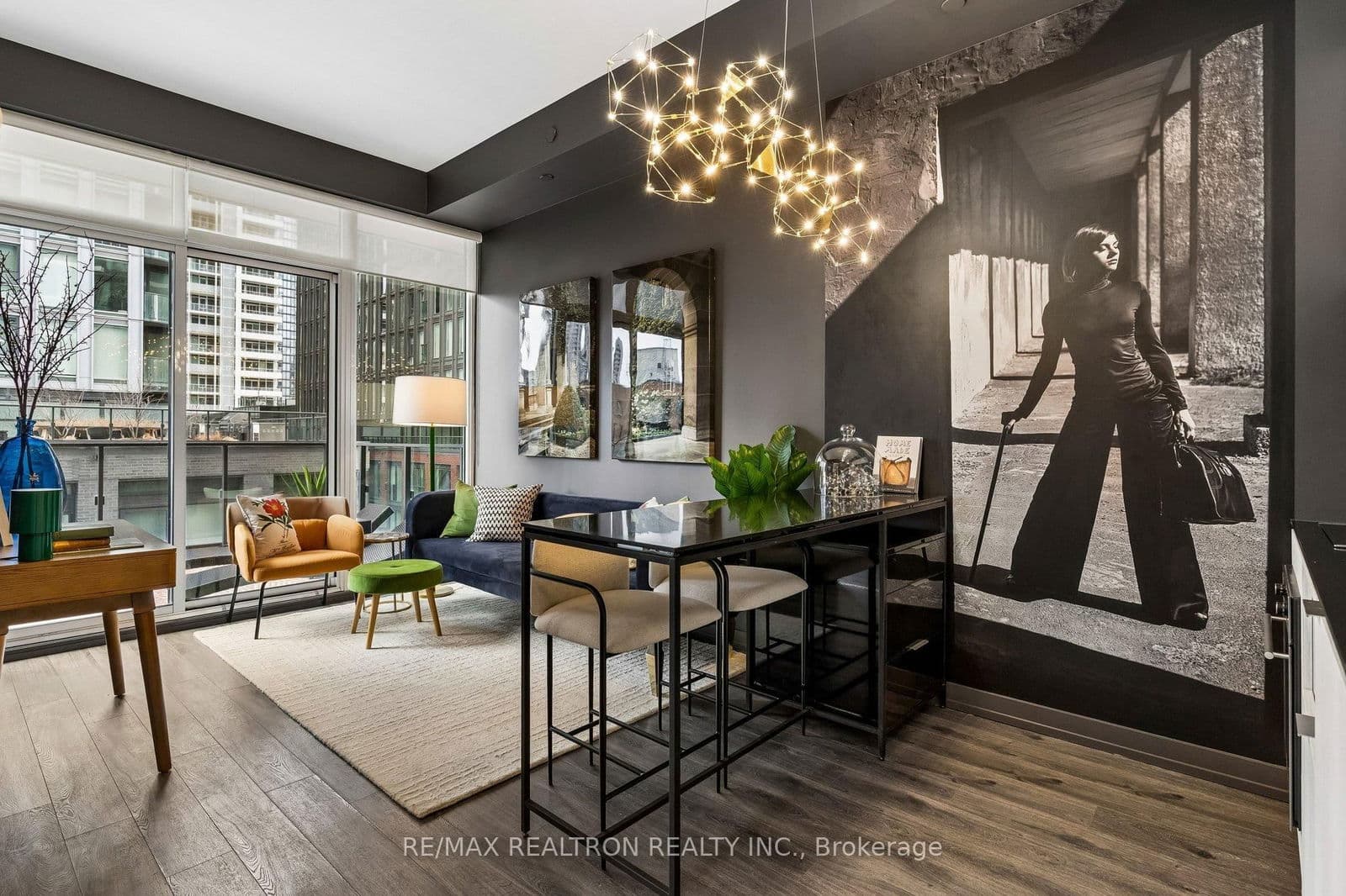 #905 - 77 Shuter Street