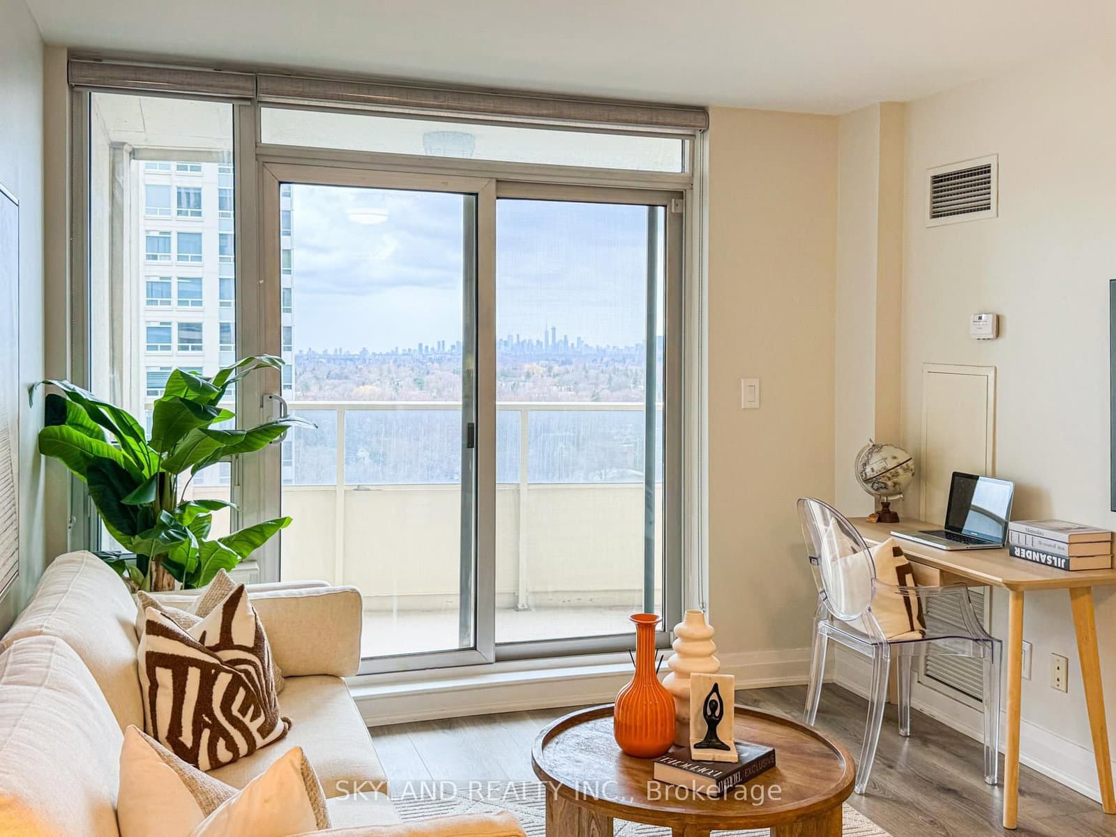 #1511 - 8 Rean Drive