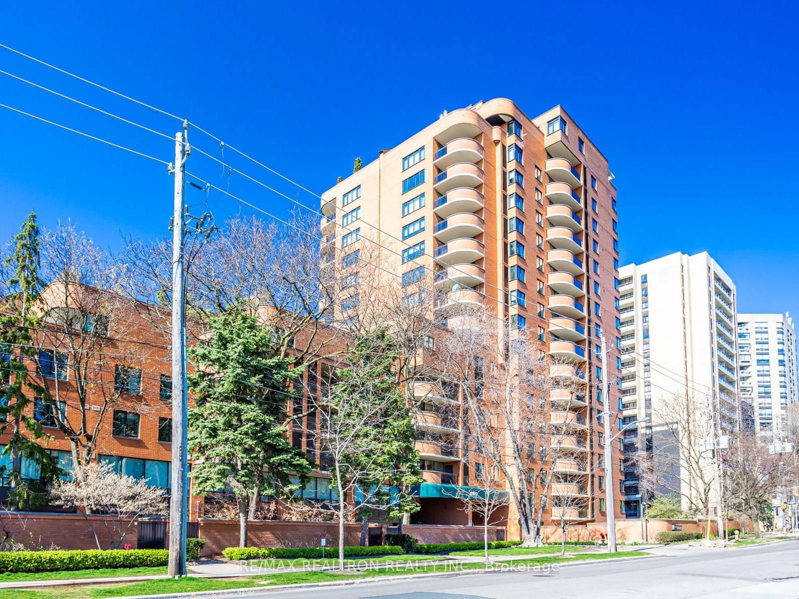 #404 - 260 Heath Street W