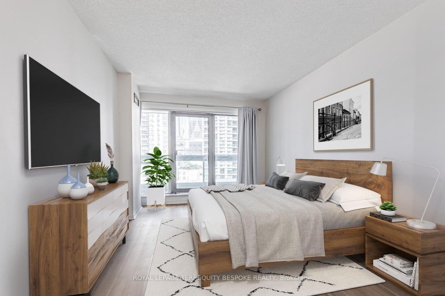 #811 - 10 Queens Quay W